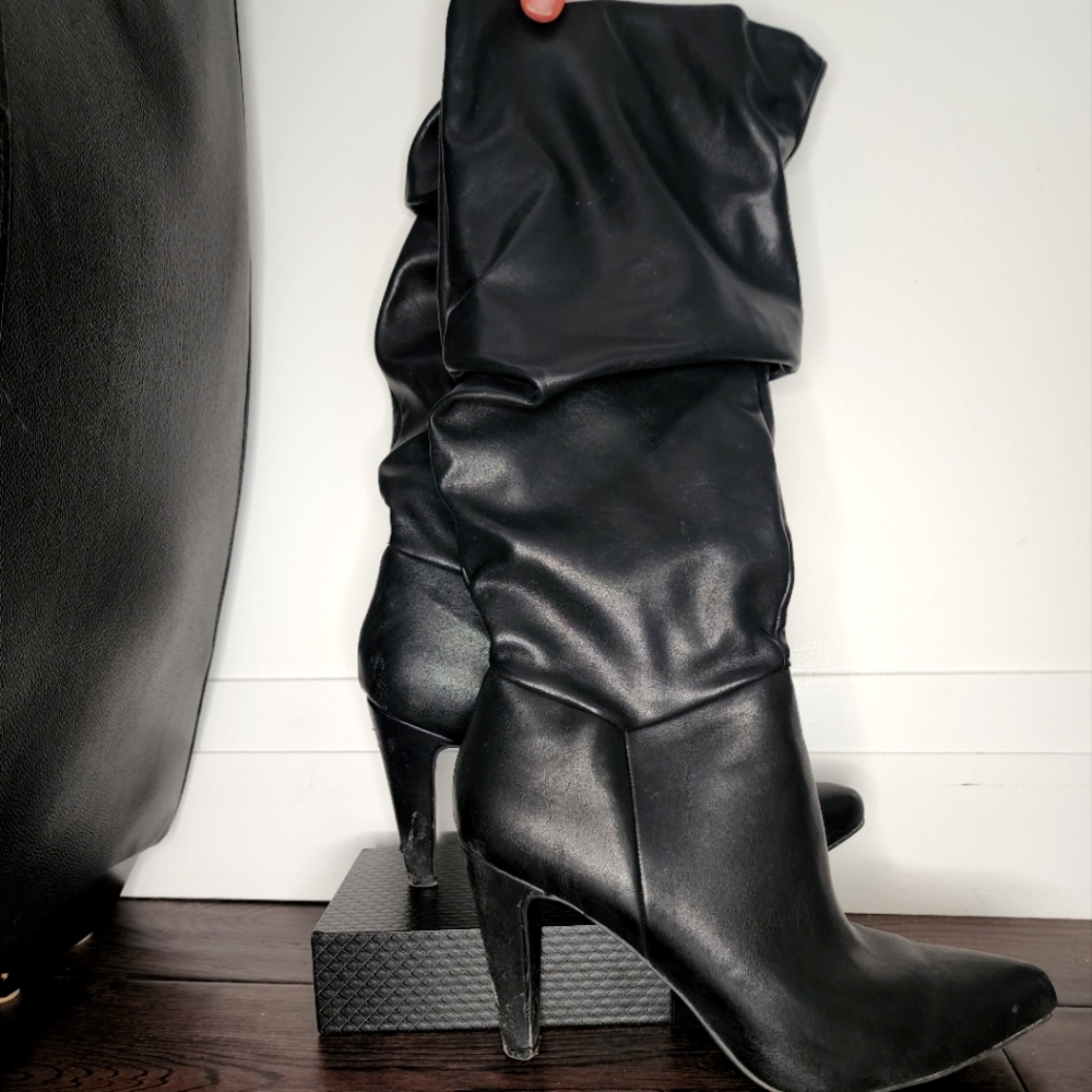 Calf high boots with zipper